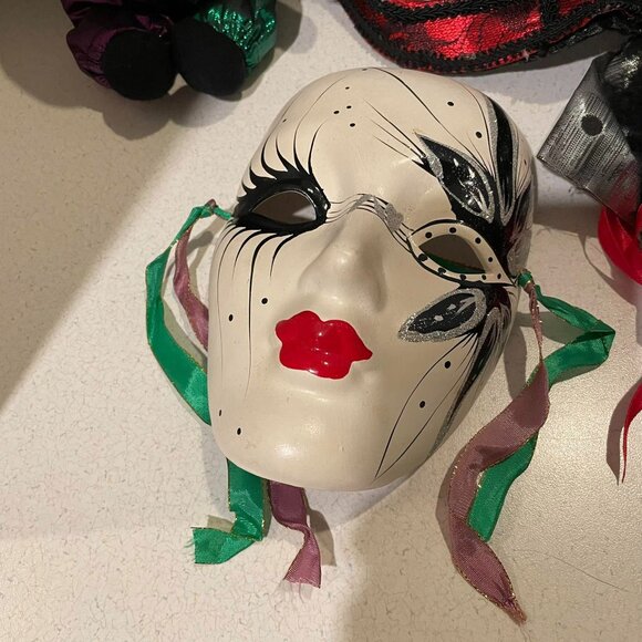 VTG Y2K Mardi Gras 6 PC Lot Masquerade Masks & Harlequin Pierrot Jester Dolls - Picture 3 of 14